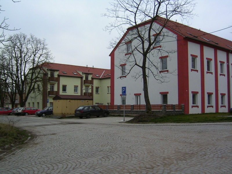 Opravené domy v ulici Kaštanová.jpg