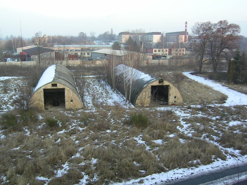 Záhadné objekty-asi sklady.JPG