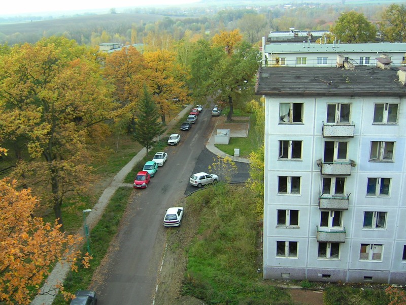 Ze střechy Komenského 580 směr Braniborská.jpg