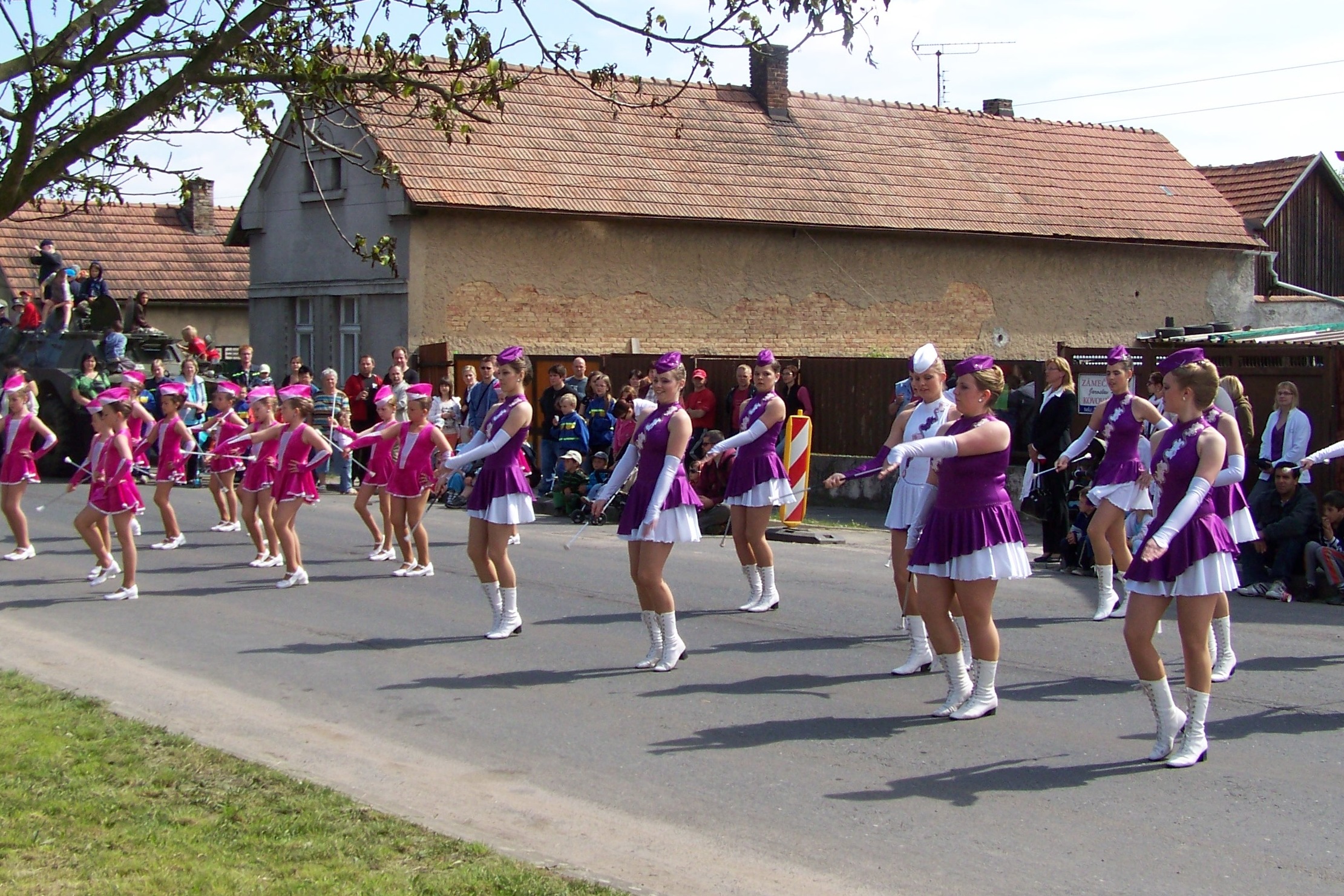 Mazoretky na oslave 66 let osvsobozeni