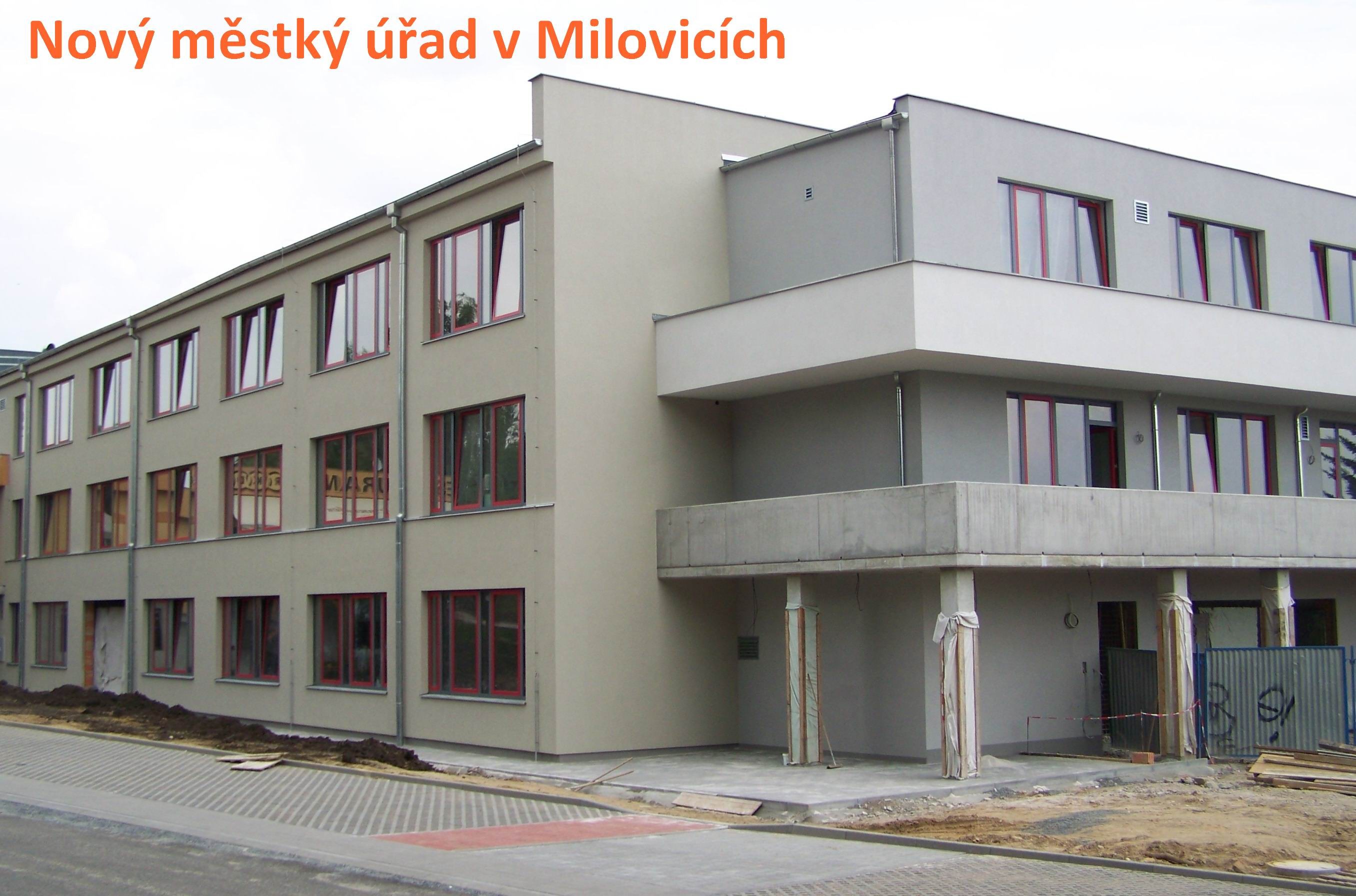 mestsky-urad-milovice.jpg