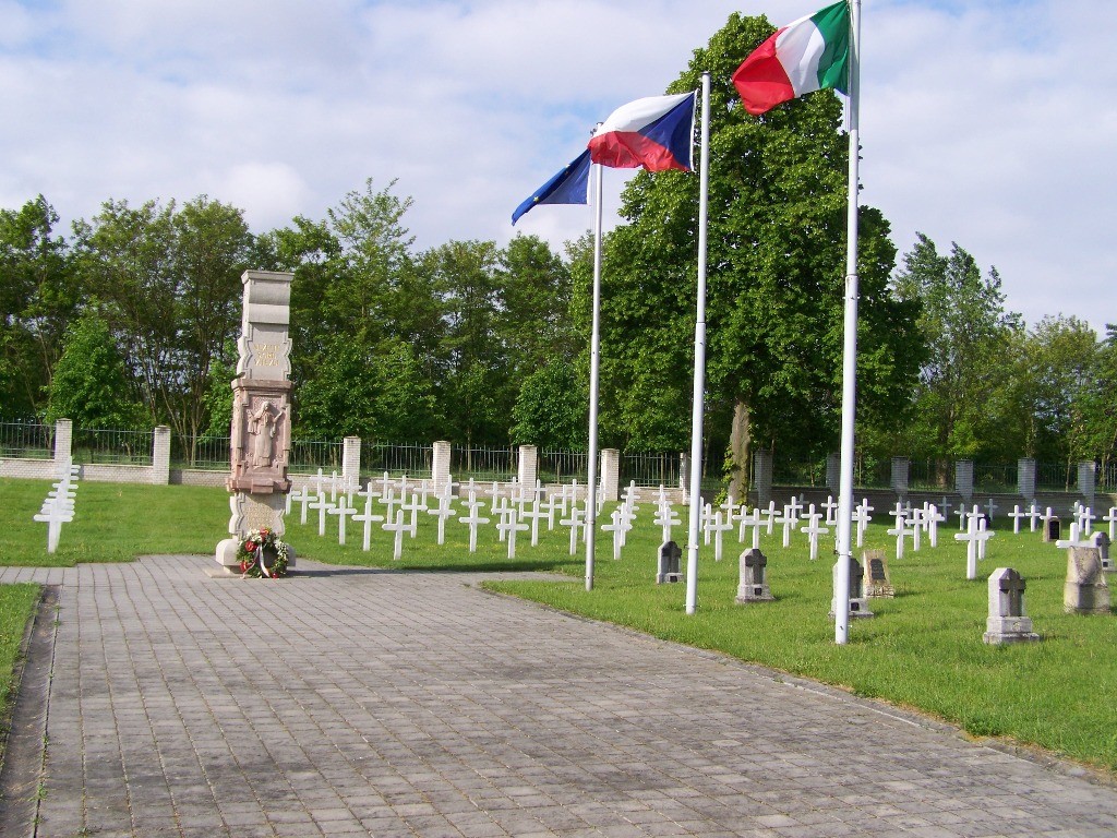 Vojenský hřbitov v Milovicích Italská ulice